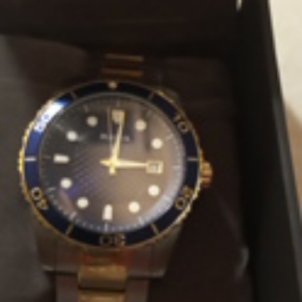 Don't like watch to flashy for me...